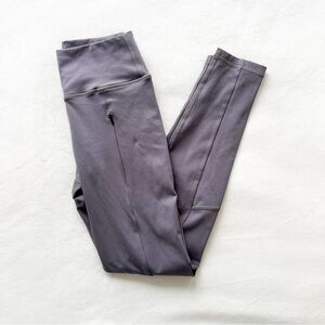 Gray Leggings with Sleek Design and Comfort